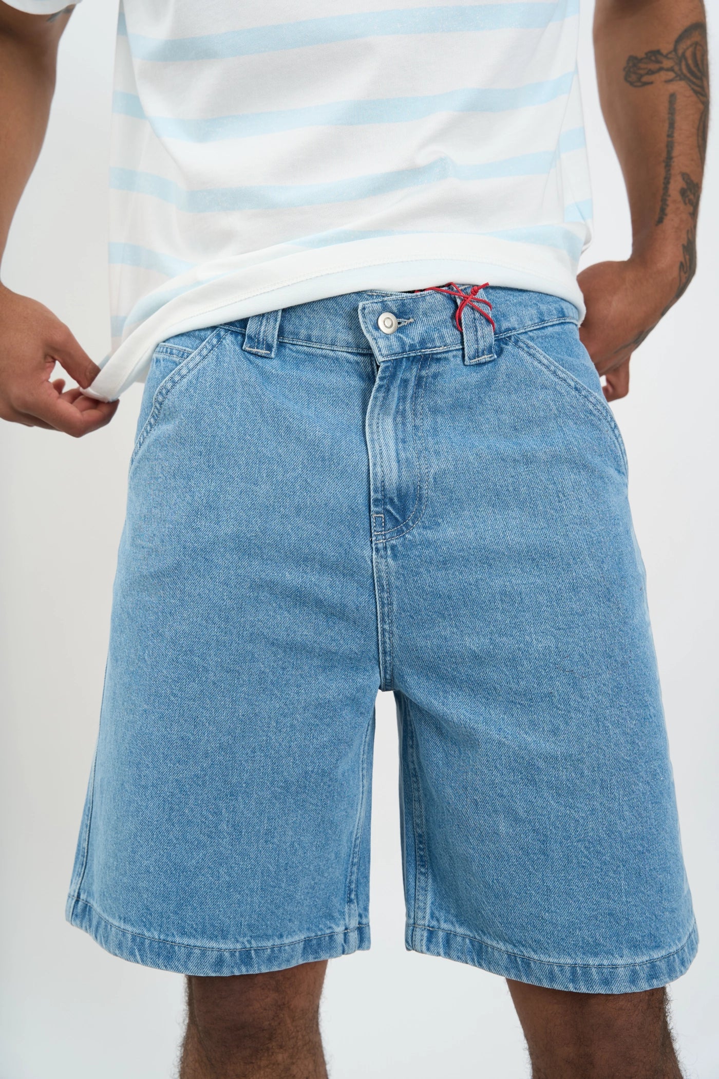 BIG POCKETS DENIM SHORTS ICE BLUE - Image 3