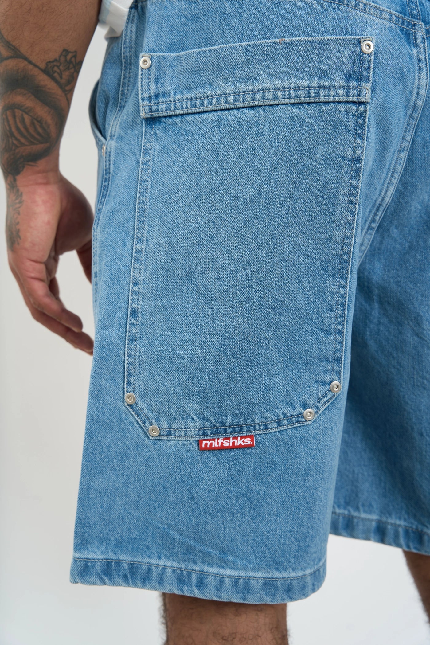BIG POCKETS DENIM SHORTS ICE BLUE - Image 5